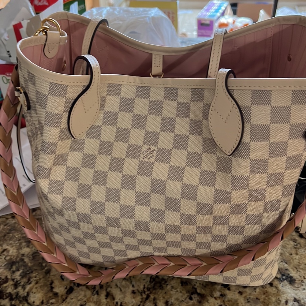 - Neverfull mm with a cross body handle. Limited edition.